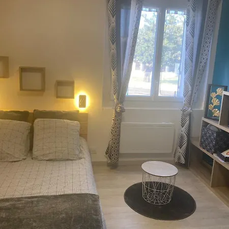 Meuble 2 Etoiles アパート